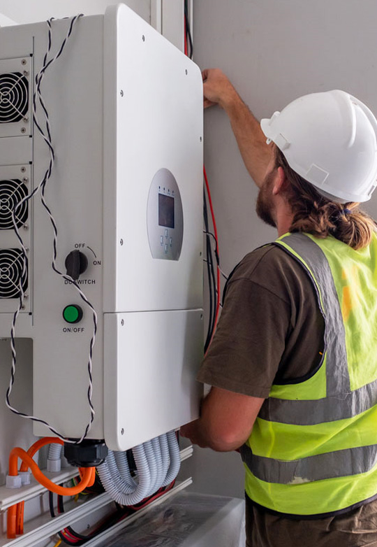 Understanding Inverters – The Heart of a BESS